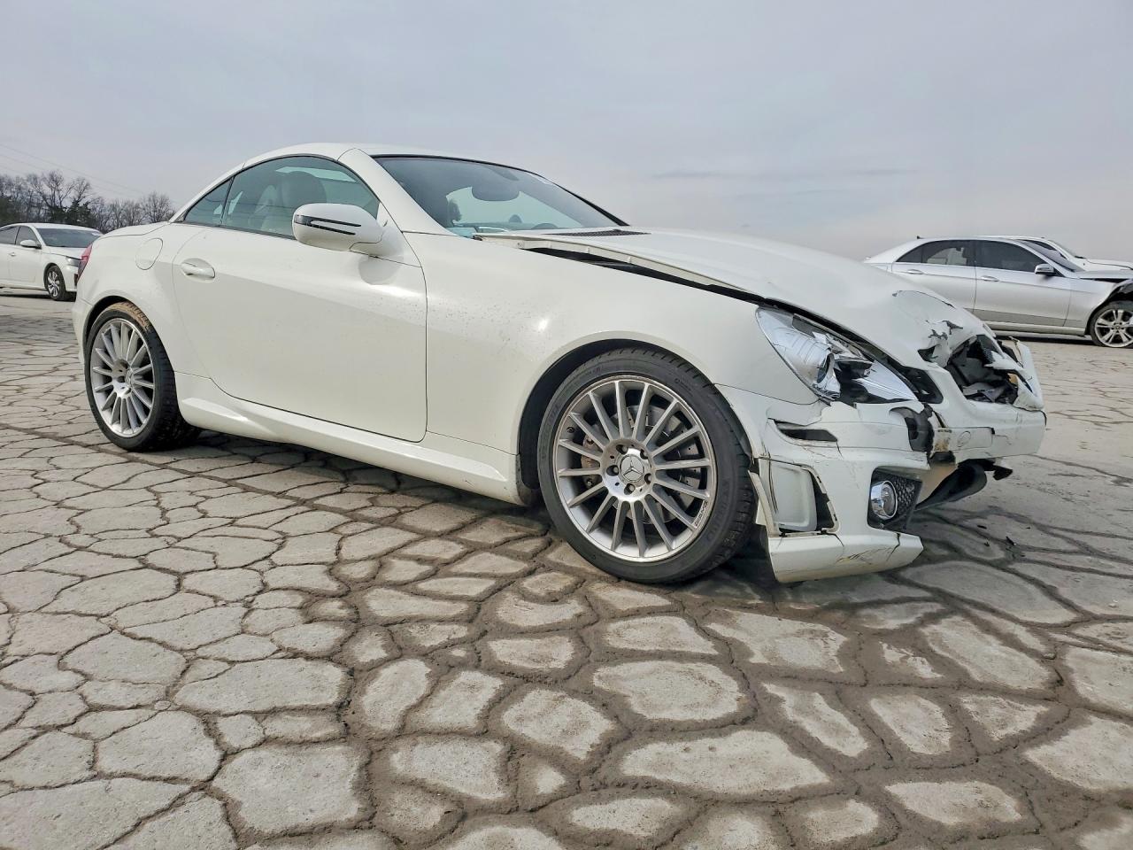 2009 Mercedes-benz Slk 350 White vin: WDBWK58F99F196314