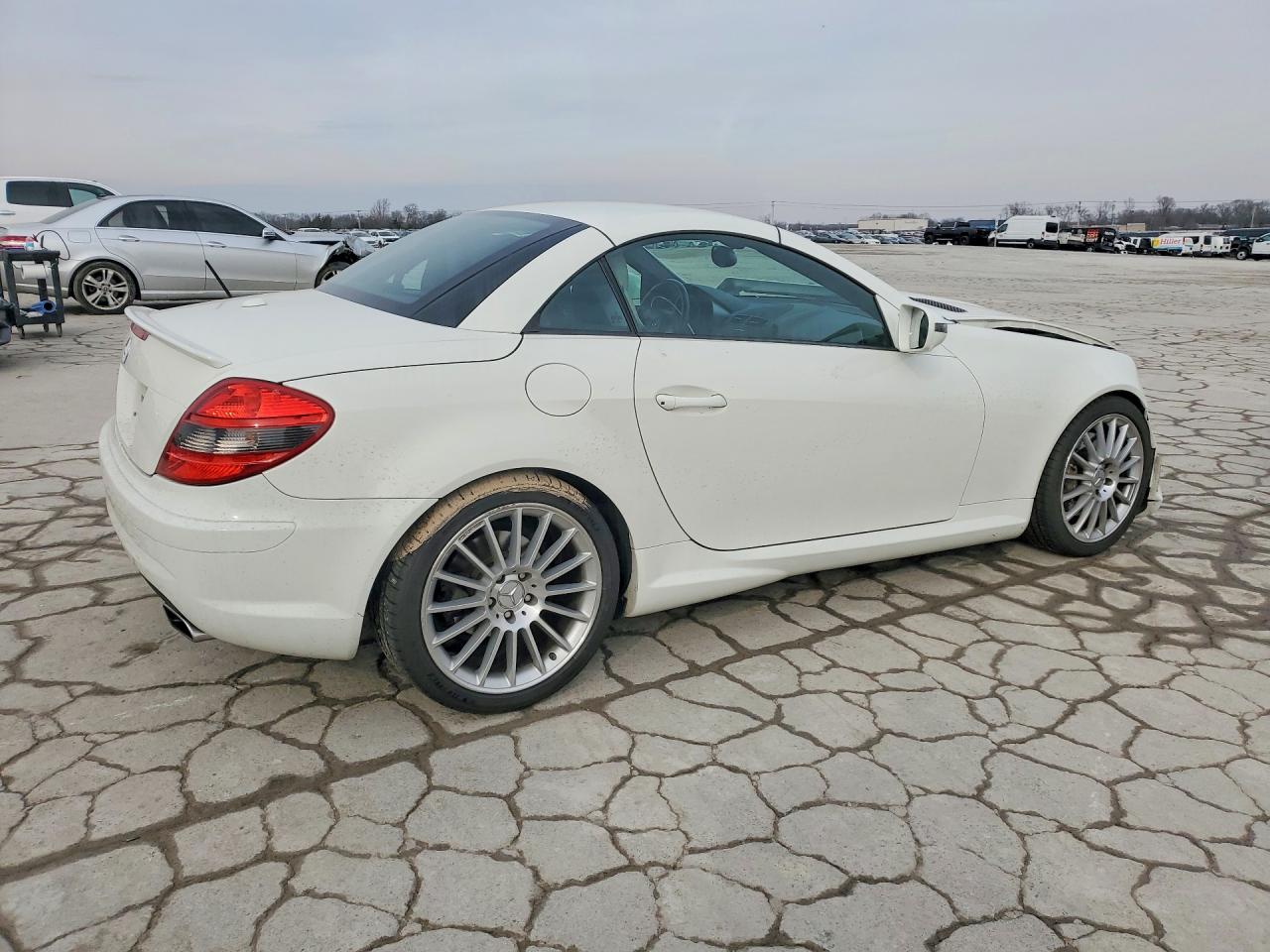 2009 Mercedes-benz Slk 350 White vin: WDBWK58F99F196314