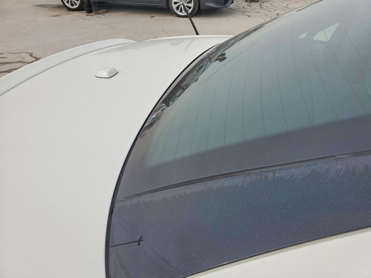 2009 Mercedes-benz Slk 350 White vin: WDBWK58F99F196314