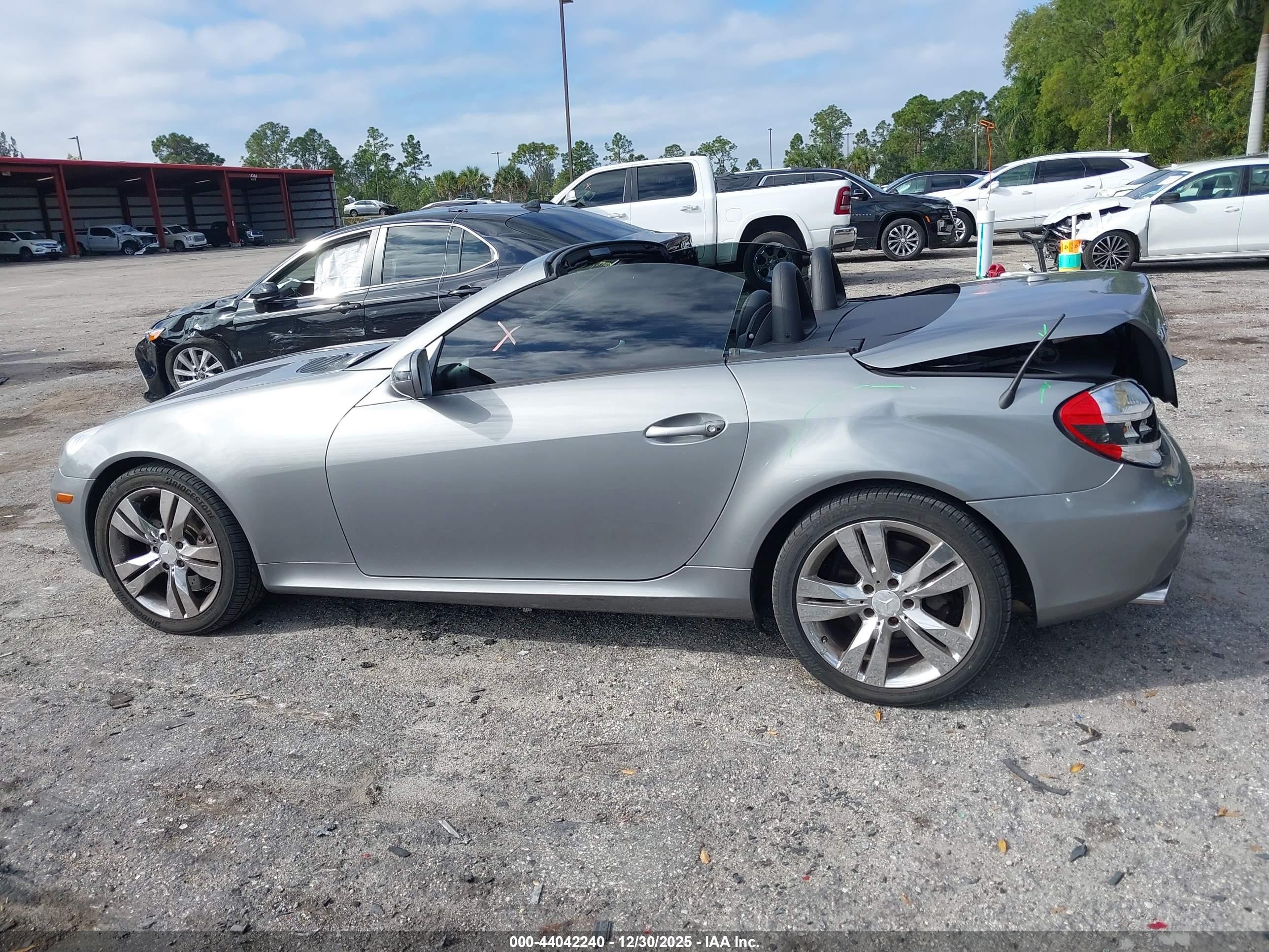 2009 Mercedes-benz Slk 350   Silver vin: WDBWK58FX9F188108