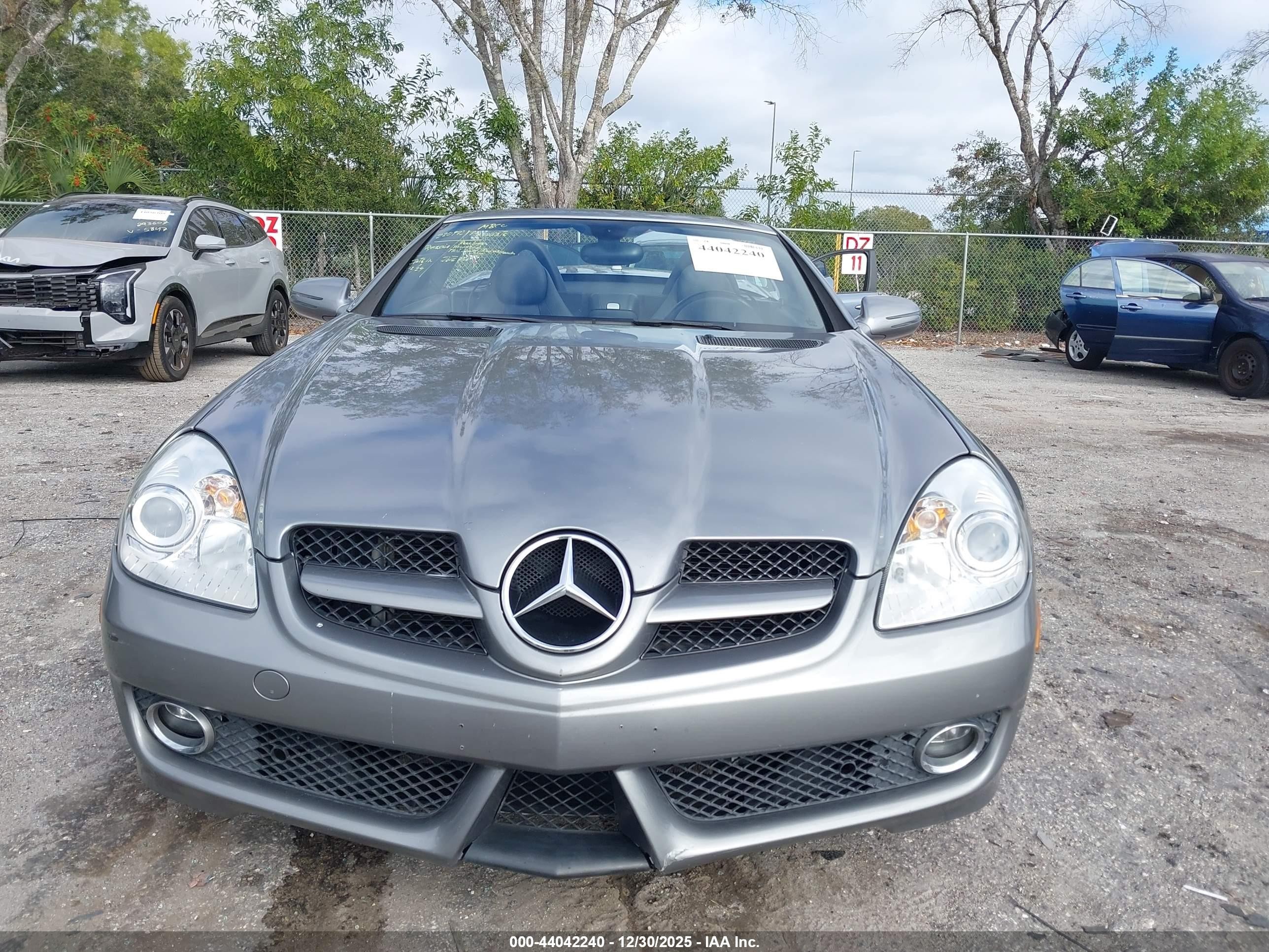 2009 Mercedes-benz Slk 350   Silver vin: WDBWK58FX9F188108