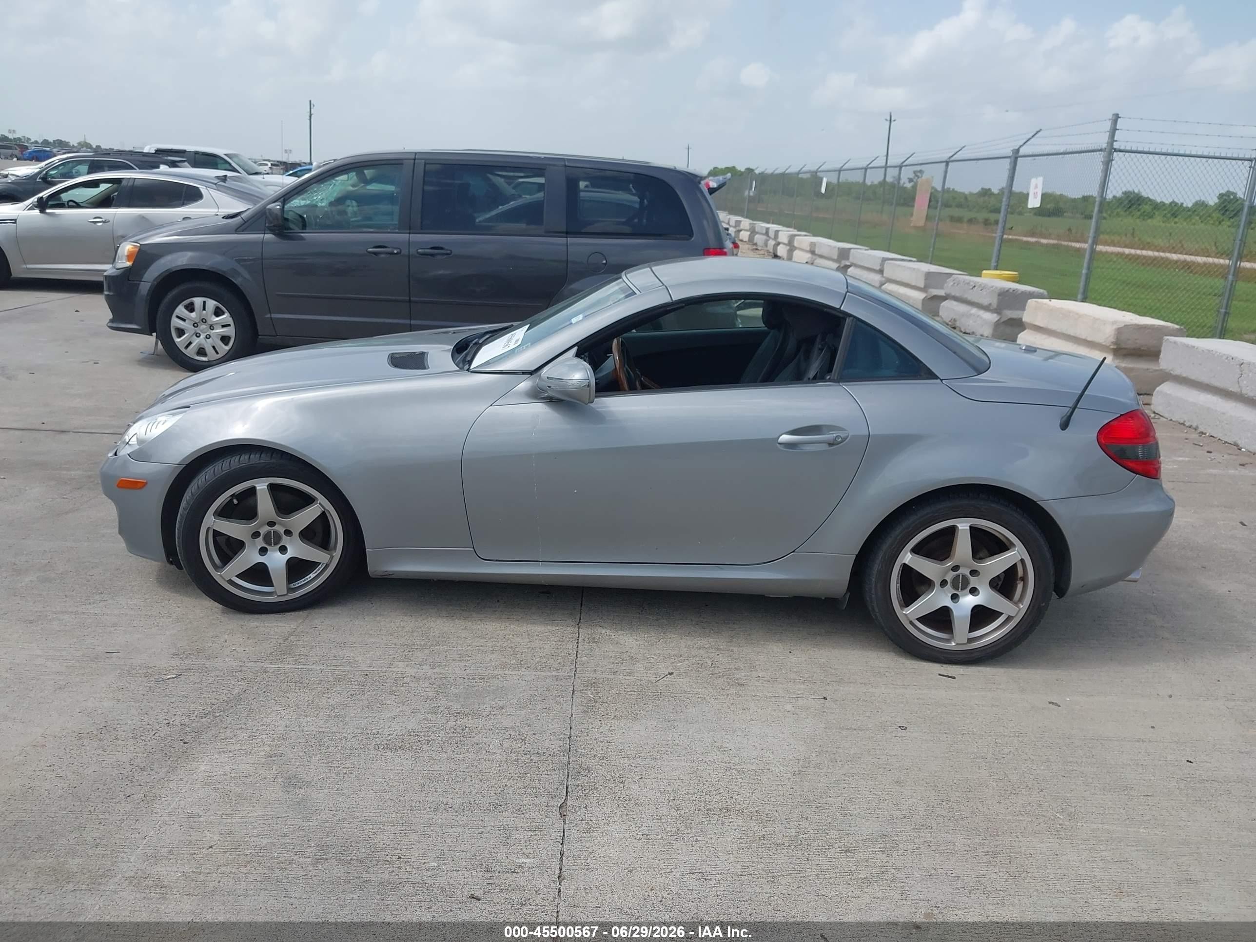 2010 Mercedes-benz Slk 300   Silver vin: WDBWK5EA0AF232016