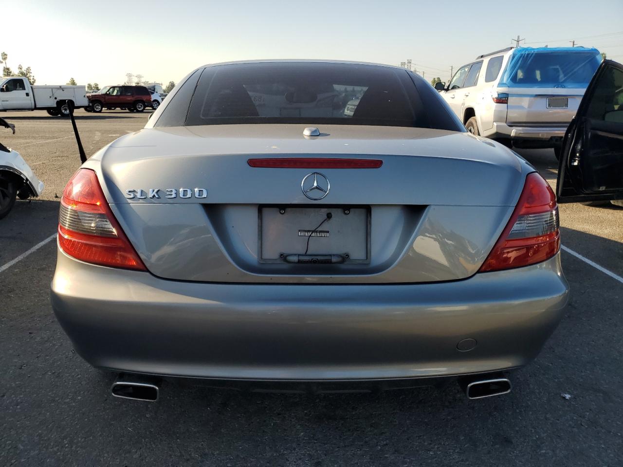 2010 Mercedes-benz Slk 300 Gray vin: WDBWK5EA0AF232145