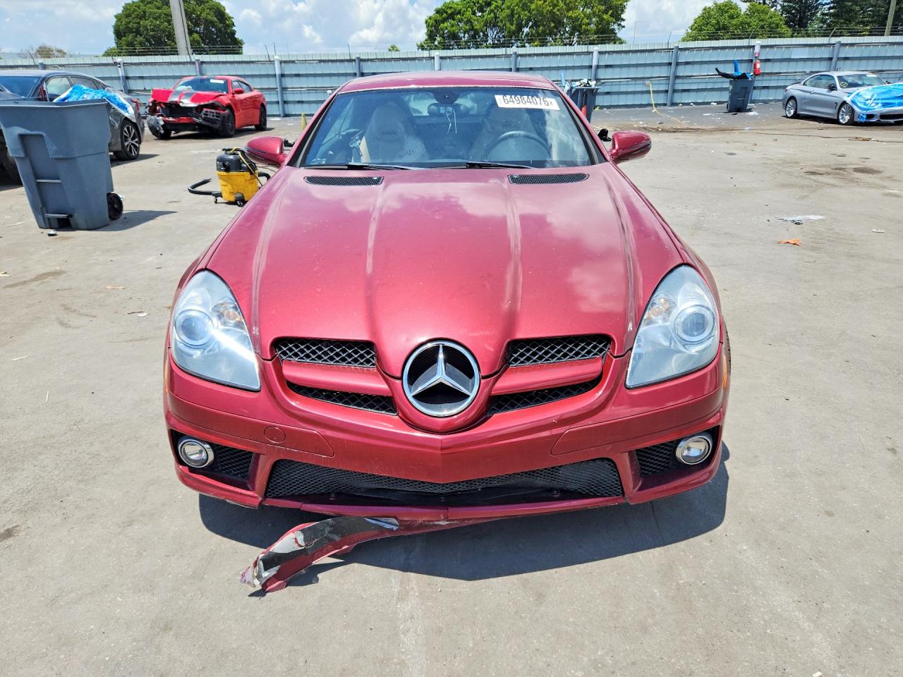 2011 Mercedes-benz Slk 300 Burgundy vin: WDBWK5EA0BF238447