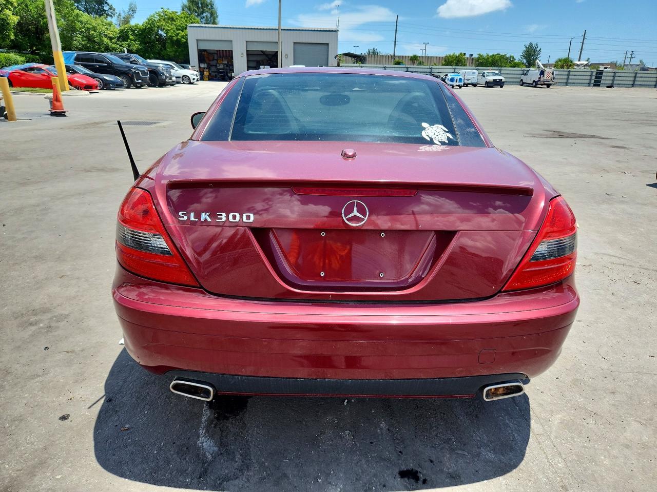 2011 Mercedes-benz Slk 300 Burgundy vin: WDBWK5EA0BF238447