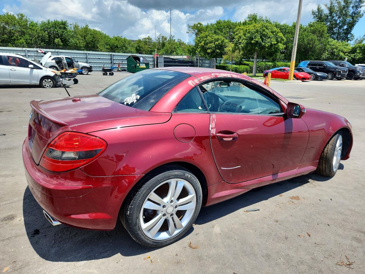 2011 Mercedes-benz Slk 300 Burgundy vin: WDBWK5EA0BF238447