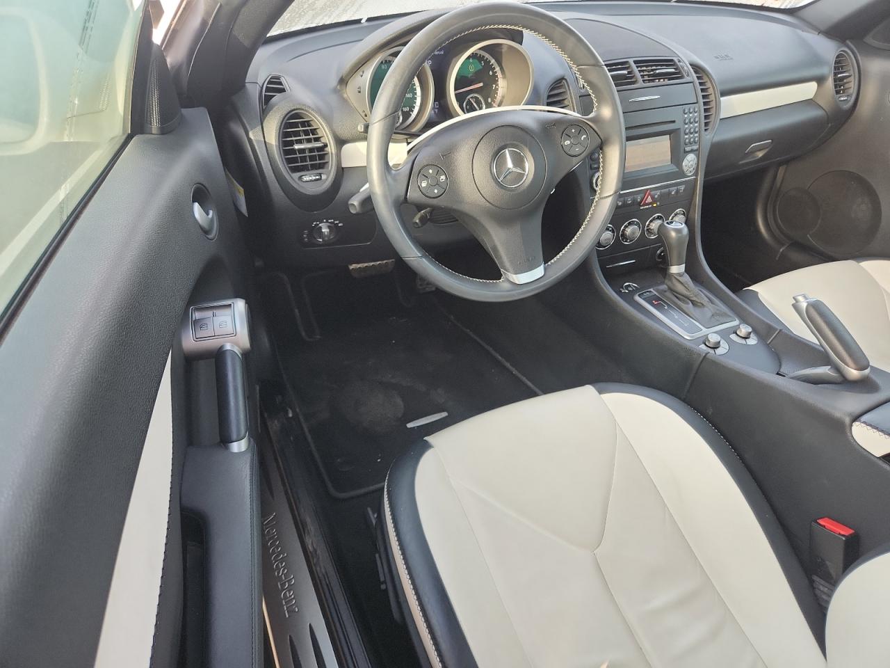 2010 Mercedes-benz Slk 300 White vin: WDBWK5EA1AF226080