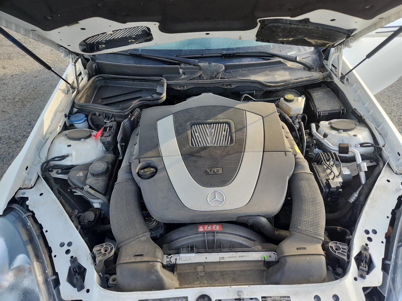 2010 Mercedes-benz Slk 300 White vin: WDBWK5EA1AF226080