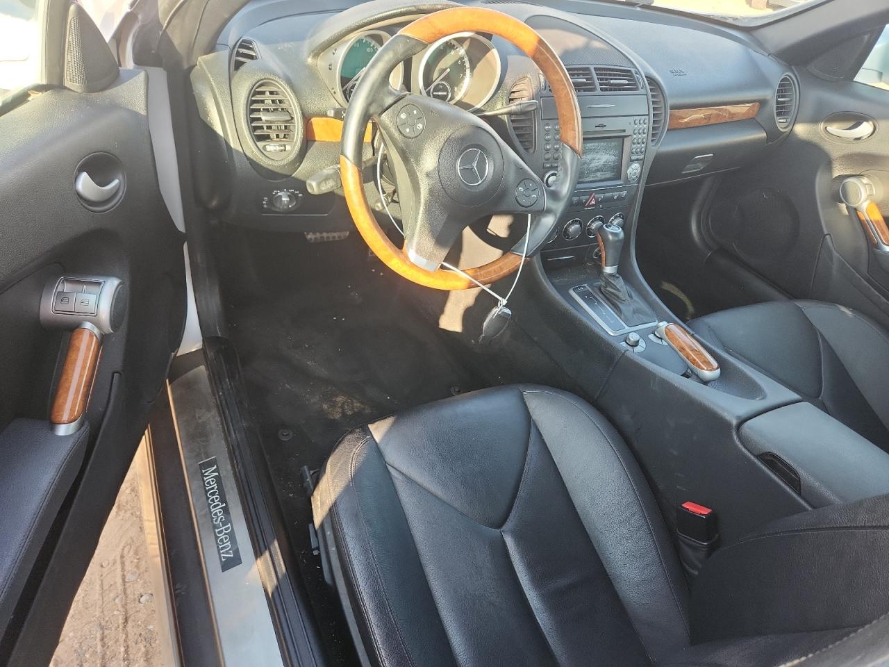 2011 Mercedes-benz Slk 300 Silver vin: WDBWK5EA3BF238636