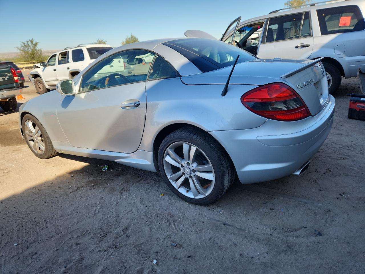 2011 Mercedes-benz Slk 300 Silver vin: WDBWK5EA3BF238636