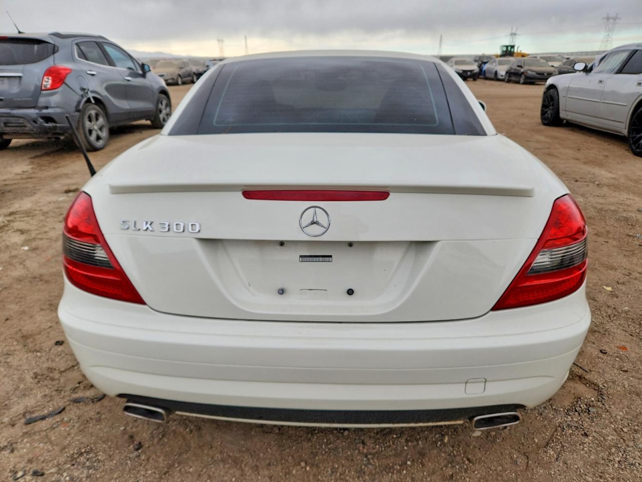 2011 Mercedes-benz Slk 300 White vin: WDBWK5EA3BF241584