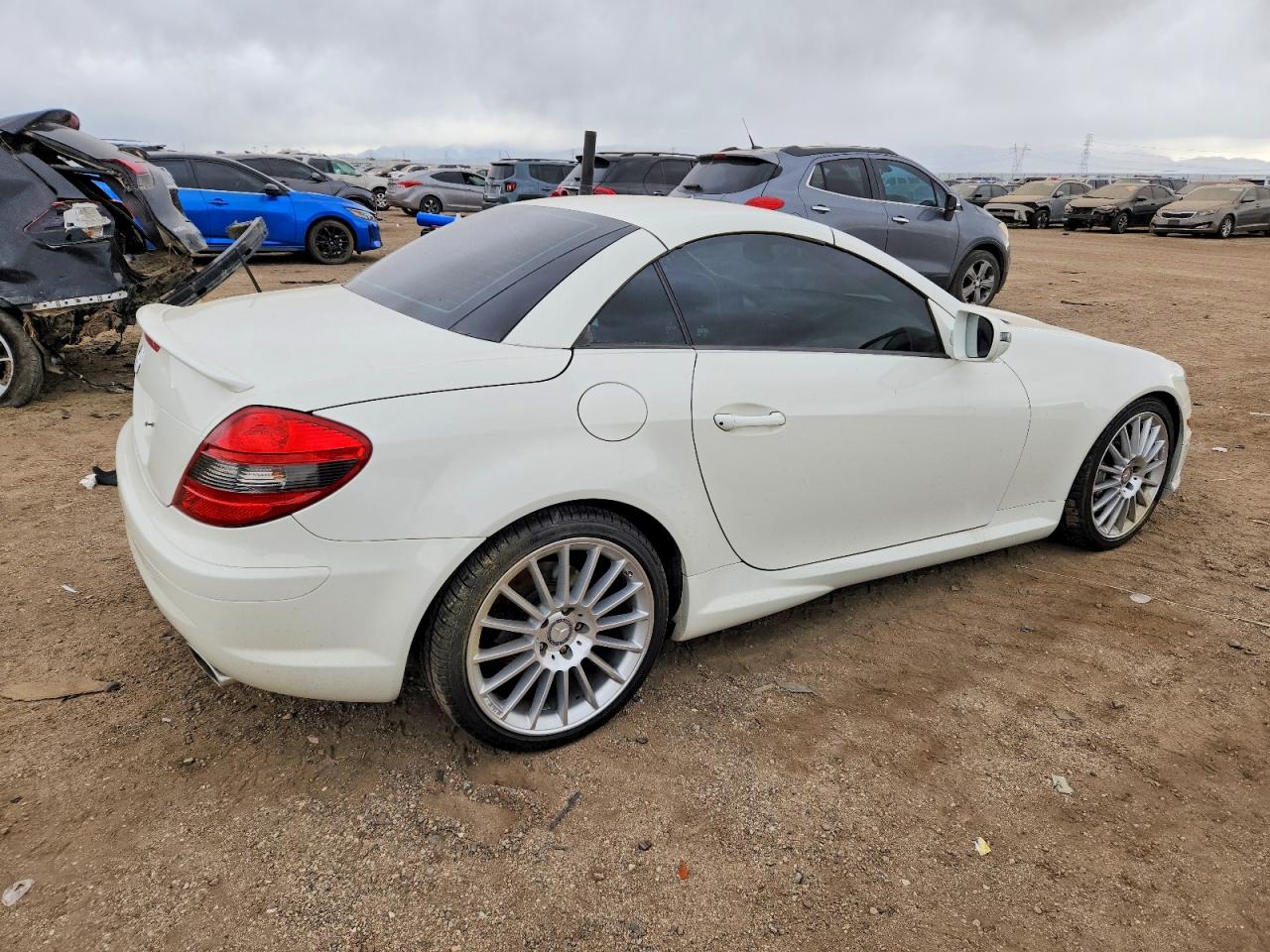 2011 Mercedes-benz Slk 300 White vin: WDBWK5EA3BF241584