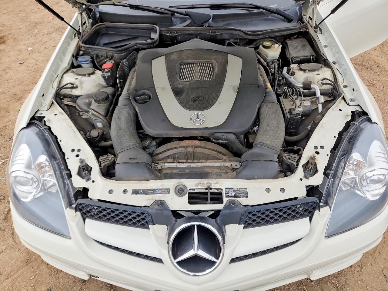 2011 Mercedes-benz Slk 300 White vin: WDBWK5EA3BF241584
