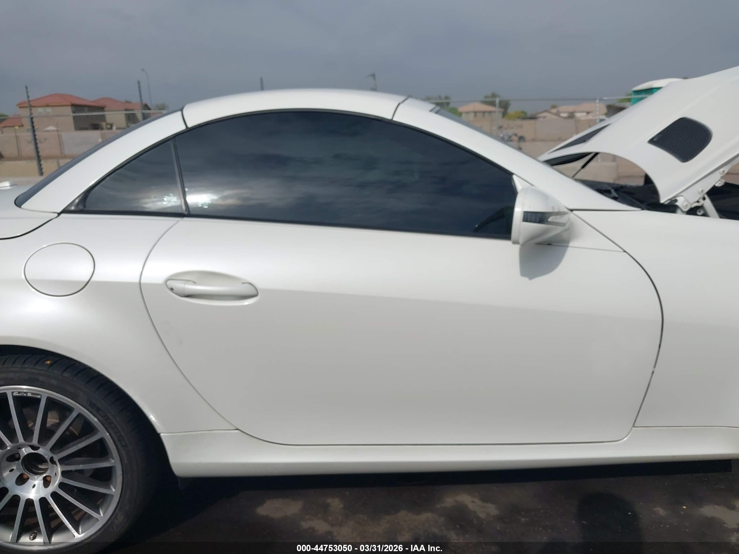 2010 Mercedes-benz Slk 300   White vin: WDBWK5EA5AF225515