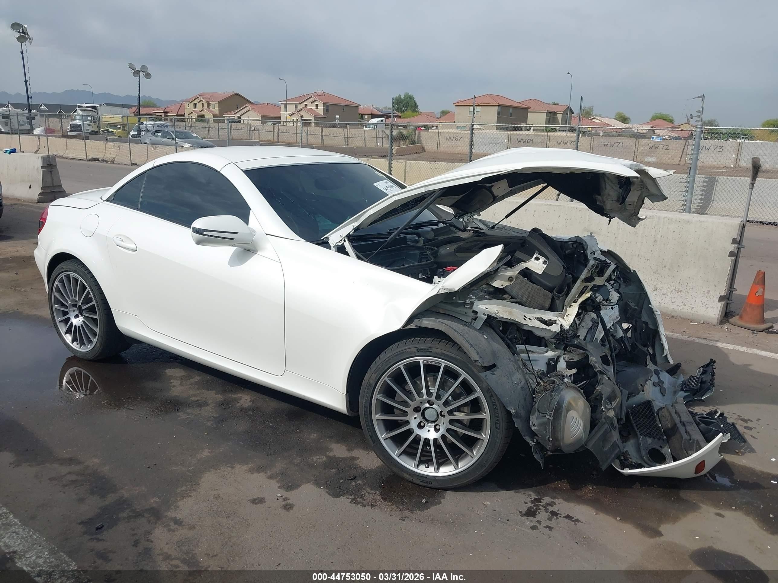 2010 Mercedes-benz Slk 300   White vin: WDBWK5EA5AF225515