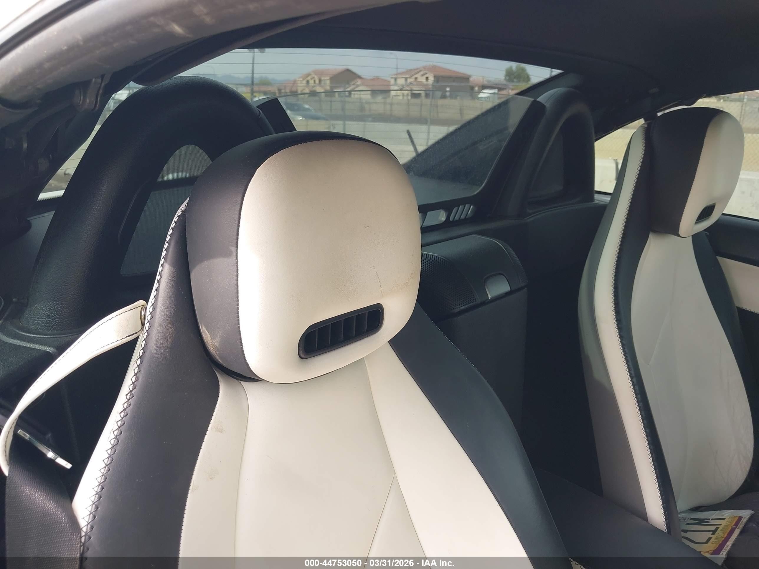 2010 Mercedes-benz Slk 300   White vin: WDBWK5EA5AF225515