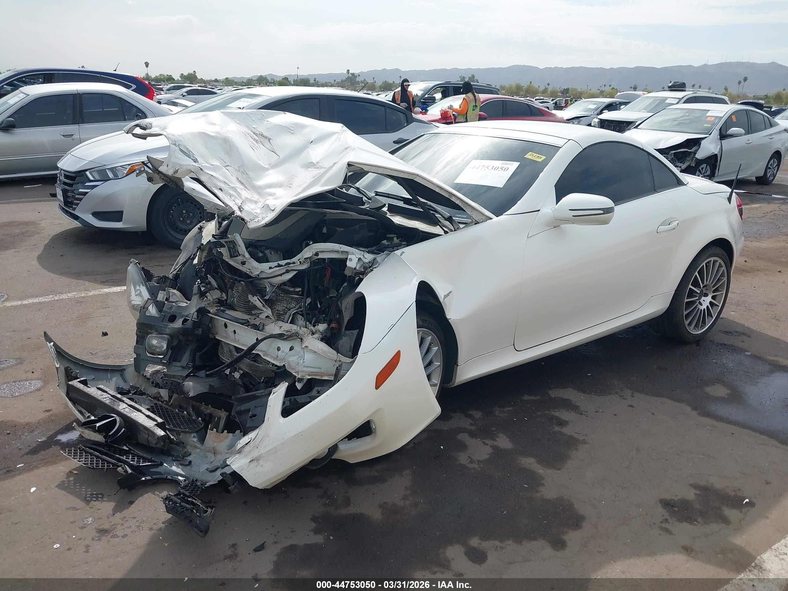 2010 Mercedes-benz Slk 300   White vin: WDBWK5EA5AF225515