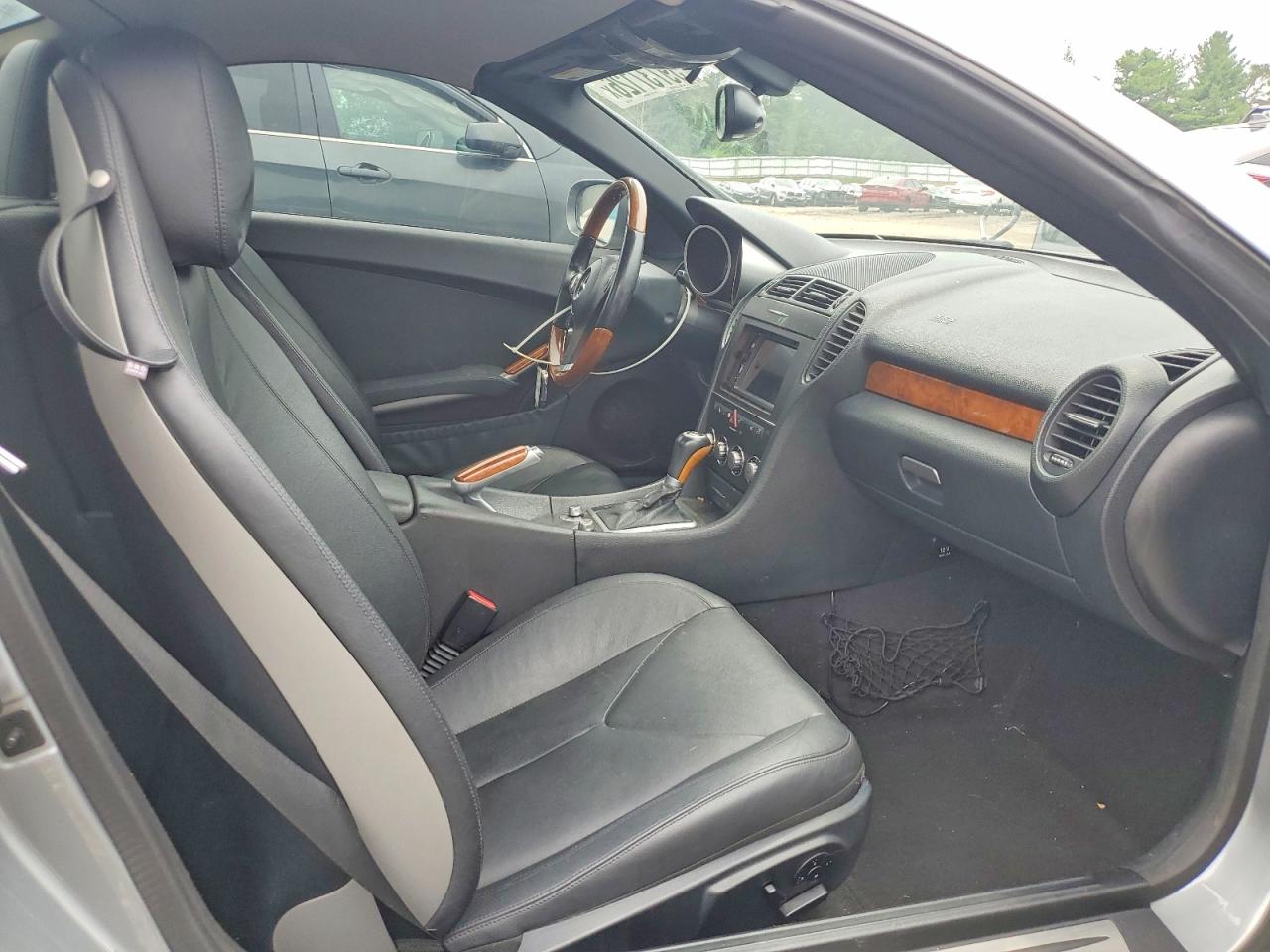 2010 Mercedes-benz Slk 300 Silver vin: WDBWK5EA5AF226244