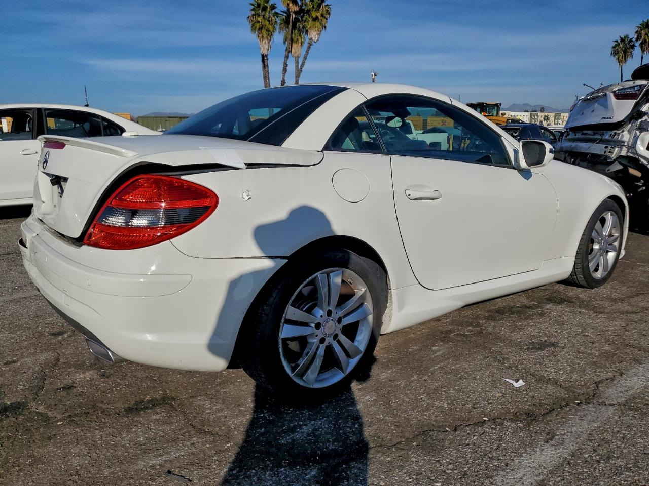 2011 Mercedes-benz Slk 300 White vin: WDBWK5EA7BF239661