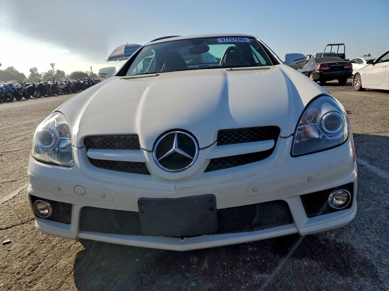 2011 Mercedes-benz Slk 300 White vin: WDBWK5EA7BF239661