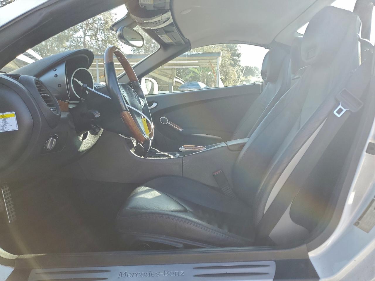 2011 Mercedes-benz Slk 300 White vin: WDBWK5EA7BF239661