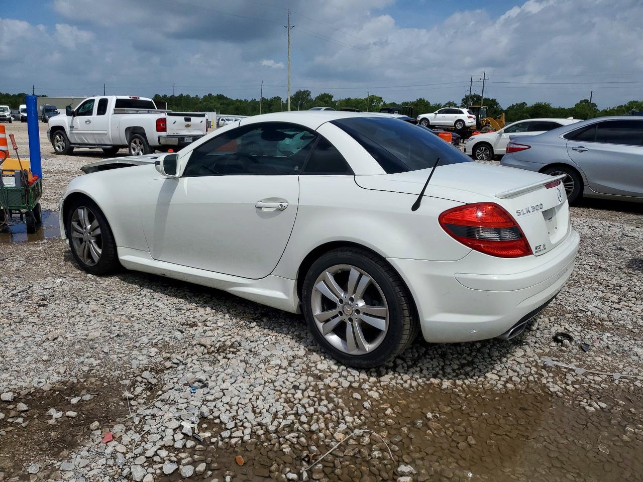 2011 Mercedes-benz Slk 300 White vin: WDBWK5EA9BF239032