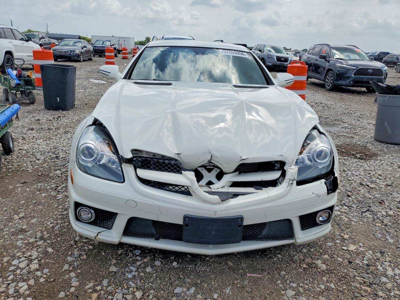 2011 Mercedes-benz Slk 300 White vin: WDBWK5EA9BF239032