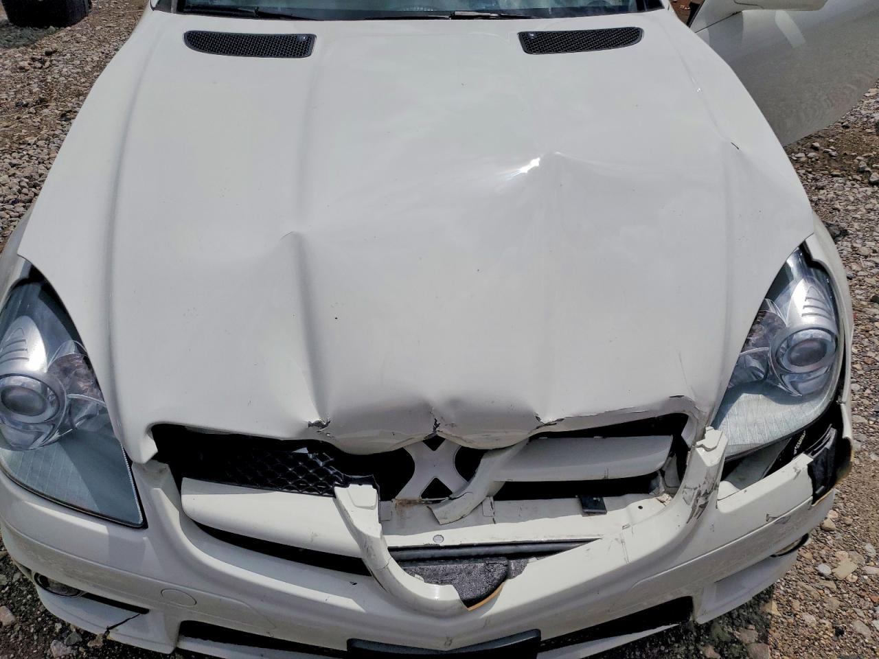 2011 Mercedes-benz Slk 300 White vin: WDBWK5EA9BF239032