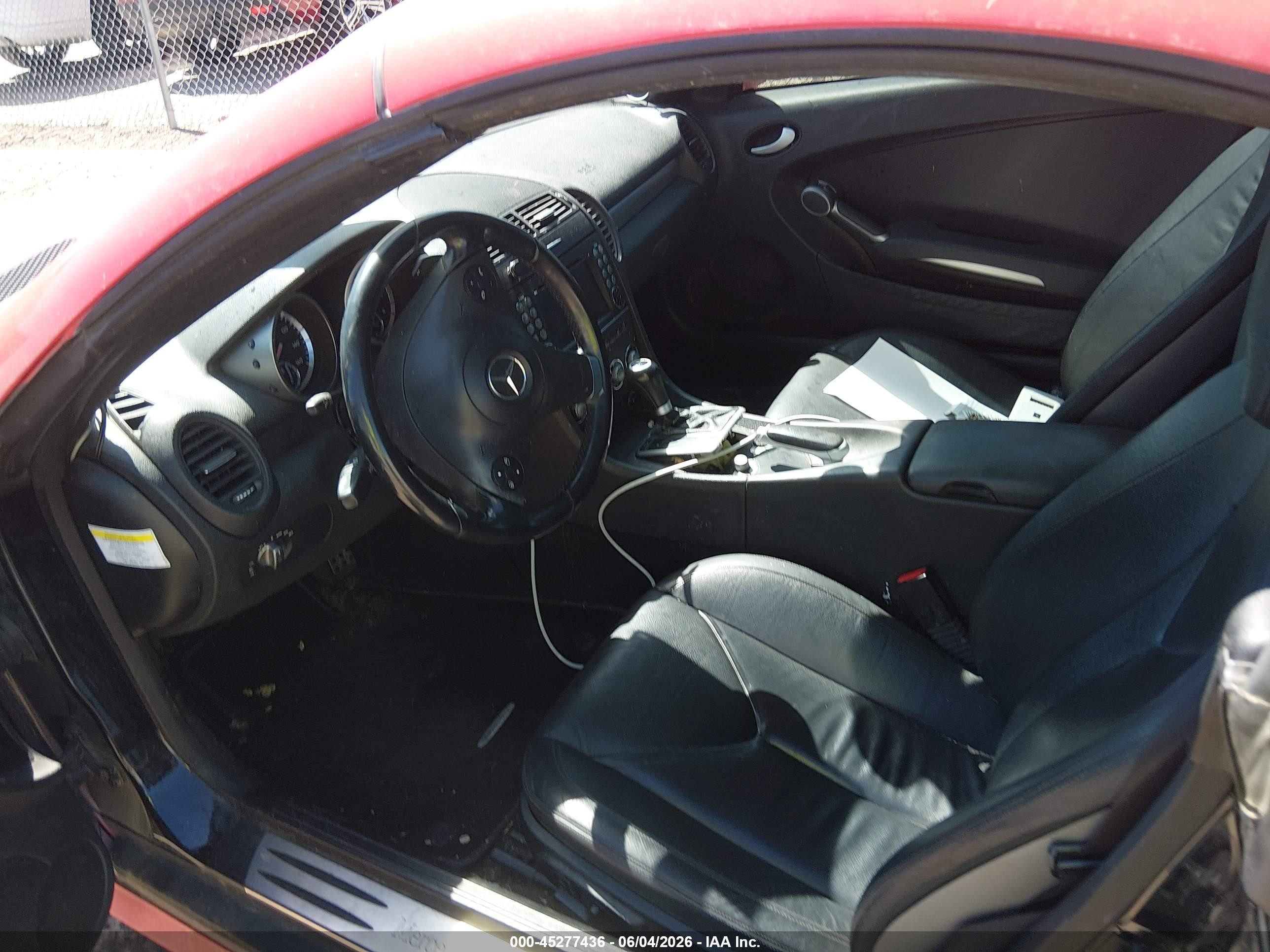 2011 Mercedes-benz Slk 300   Red vin: WDBWK5EA9BF240889