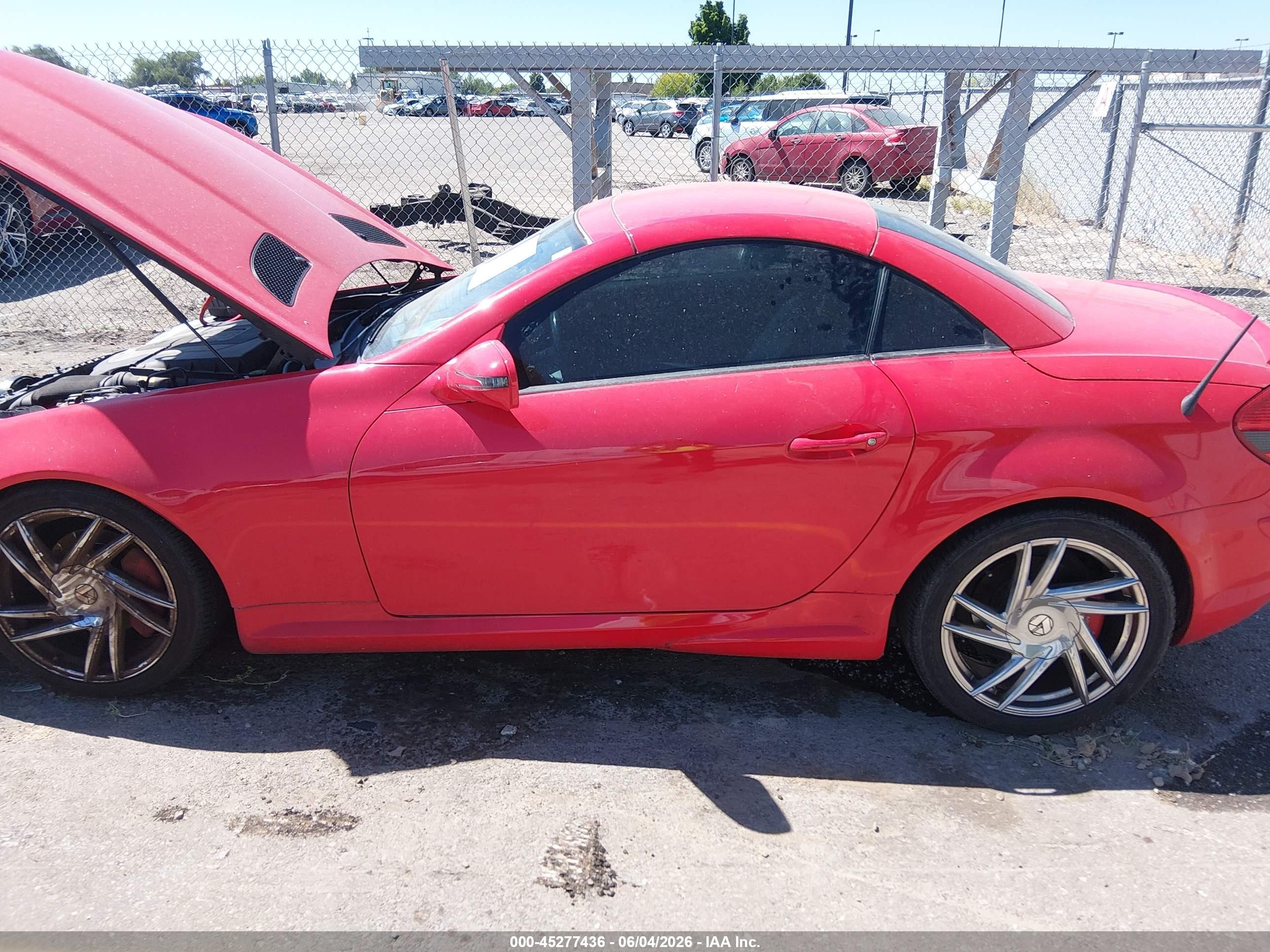 2011 Mercedes-benz Slk 300   Red vin: WDBWK5EA9BF240889