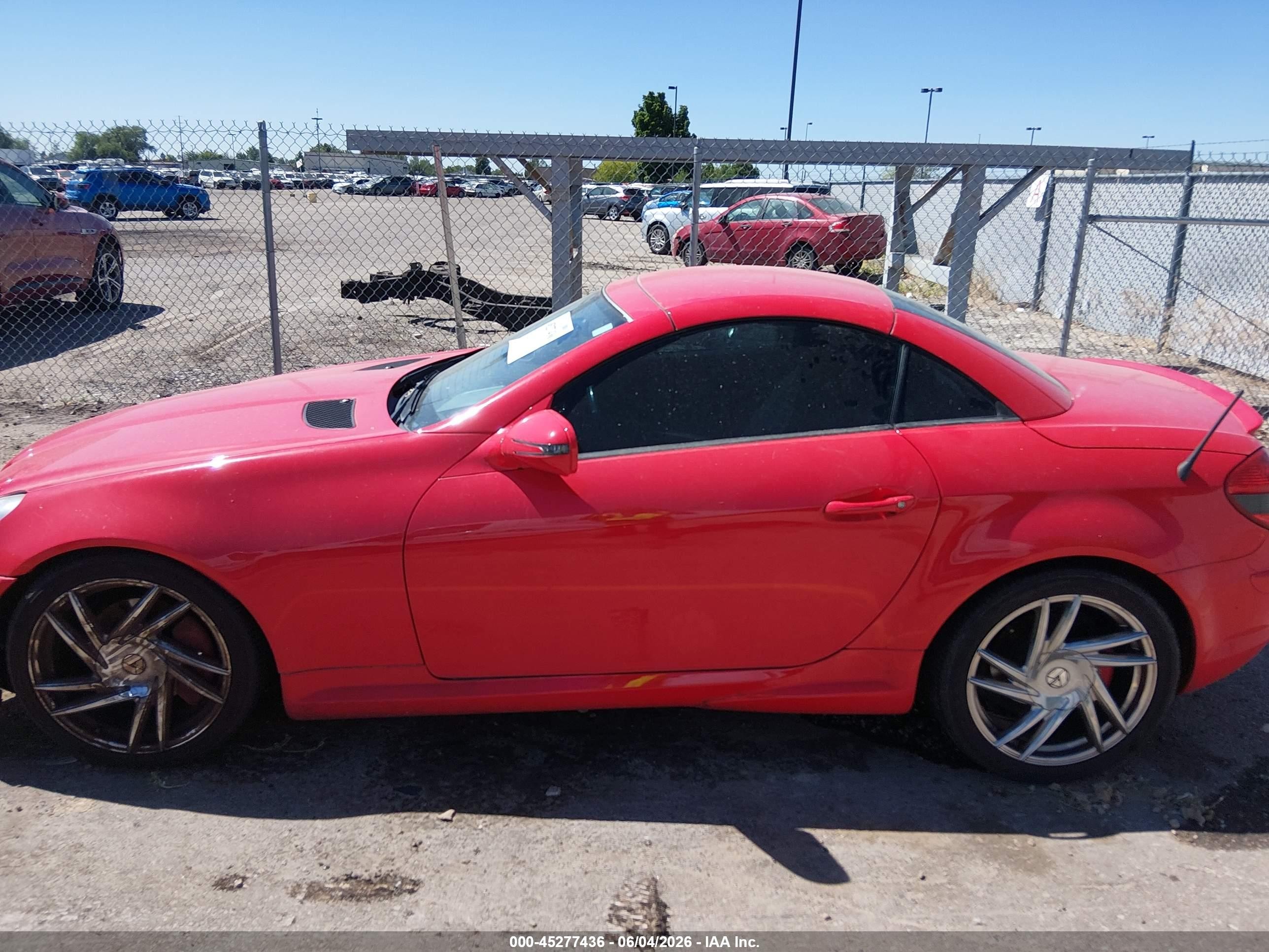 2011 Mercedes-benz Slk 300   Red vin: WDBWK5EA9BF240889