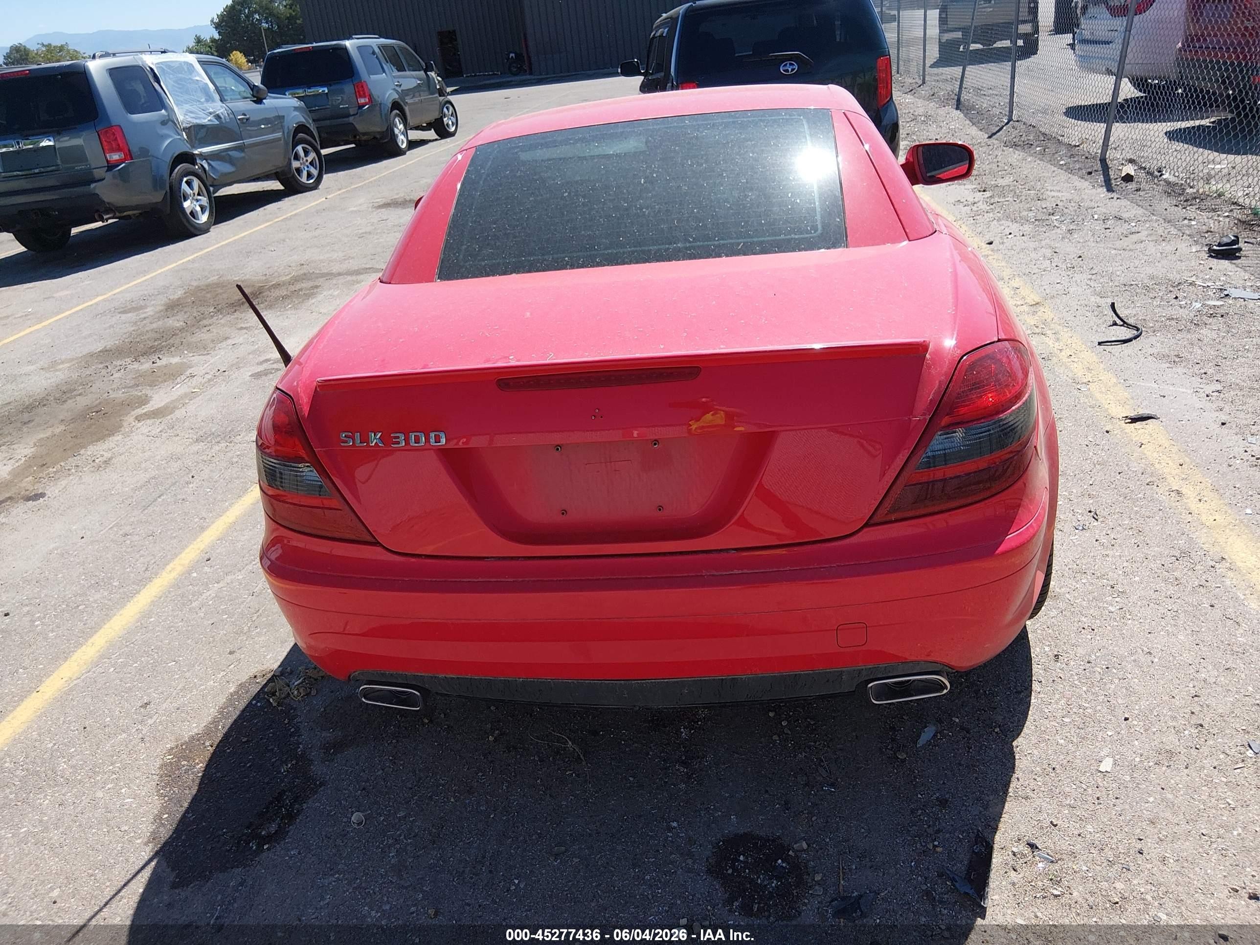 2011 Mercedes-benz Slk 300   Red vin: WDBWK5EA9BF240889