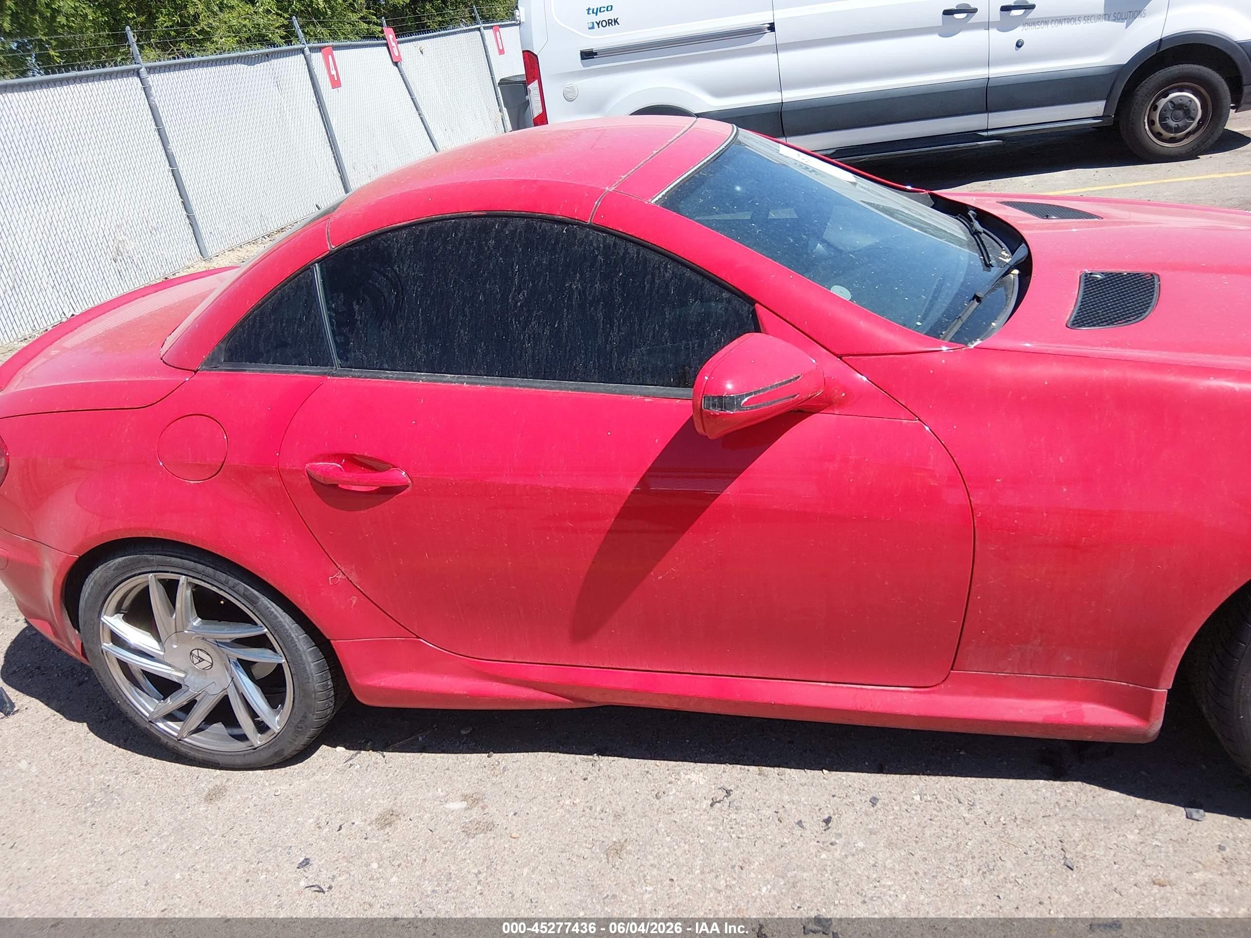 2011 Mercedes-benz Slk 300   Red vin: WDBWK5EA9BF240889