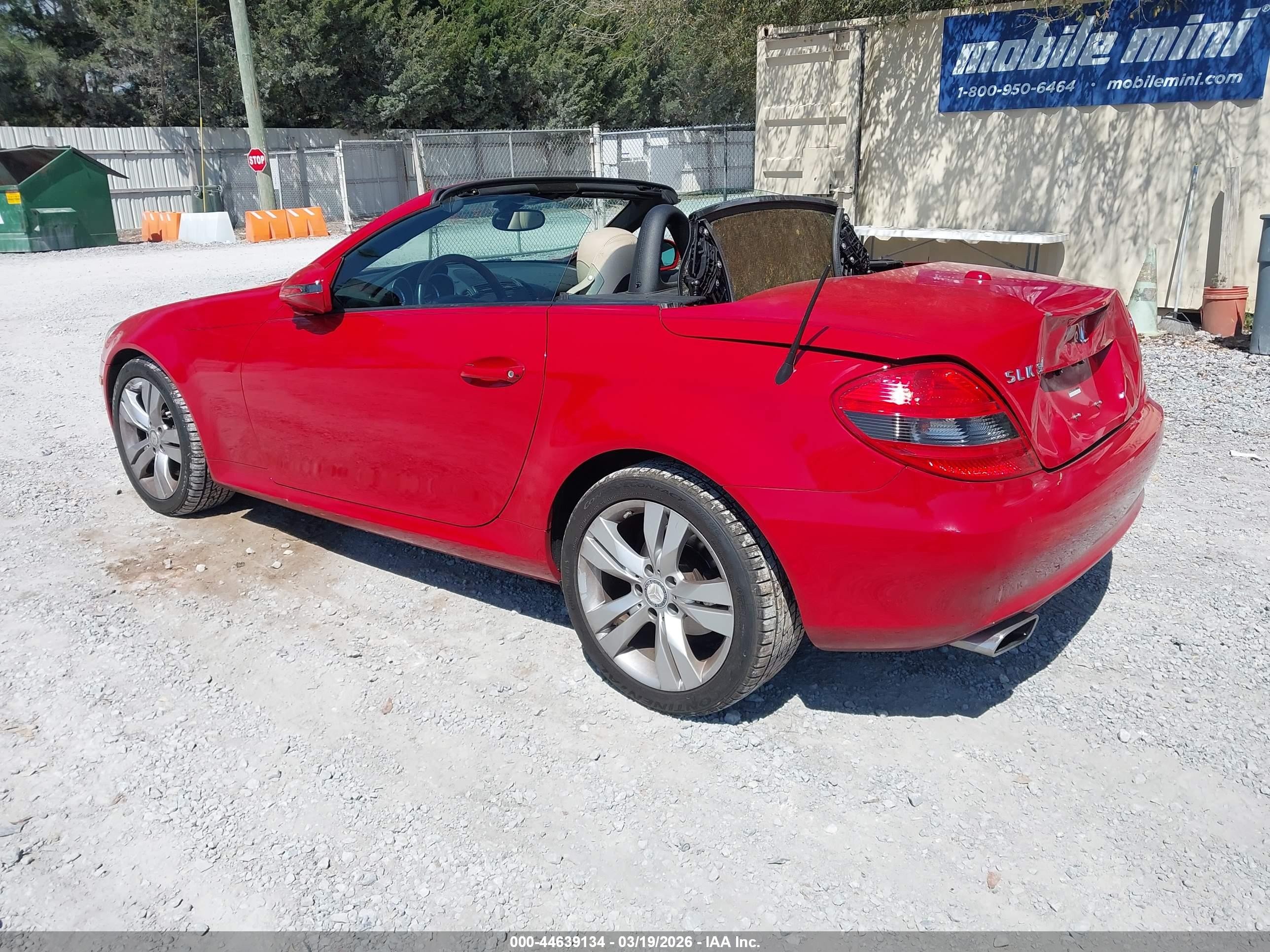2010 Mercedes-benz Slk 350   Red vin: WDBWK5JA9AF233705