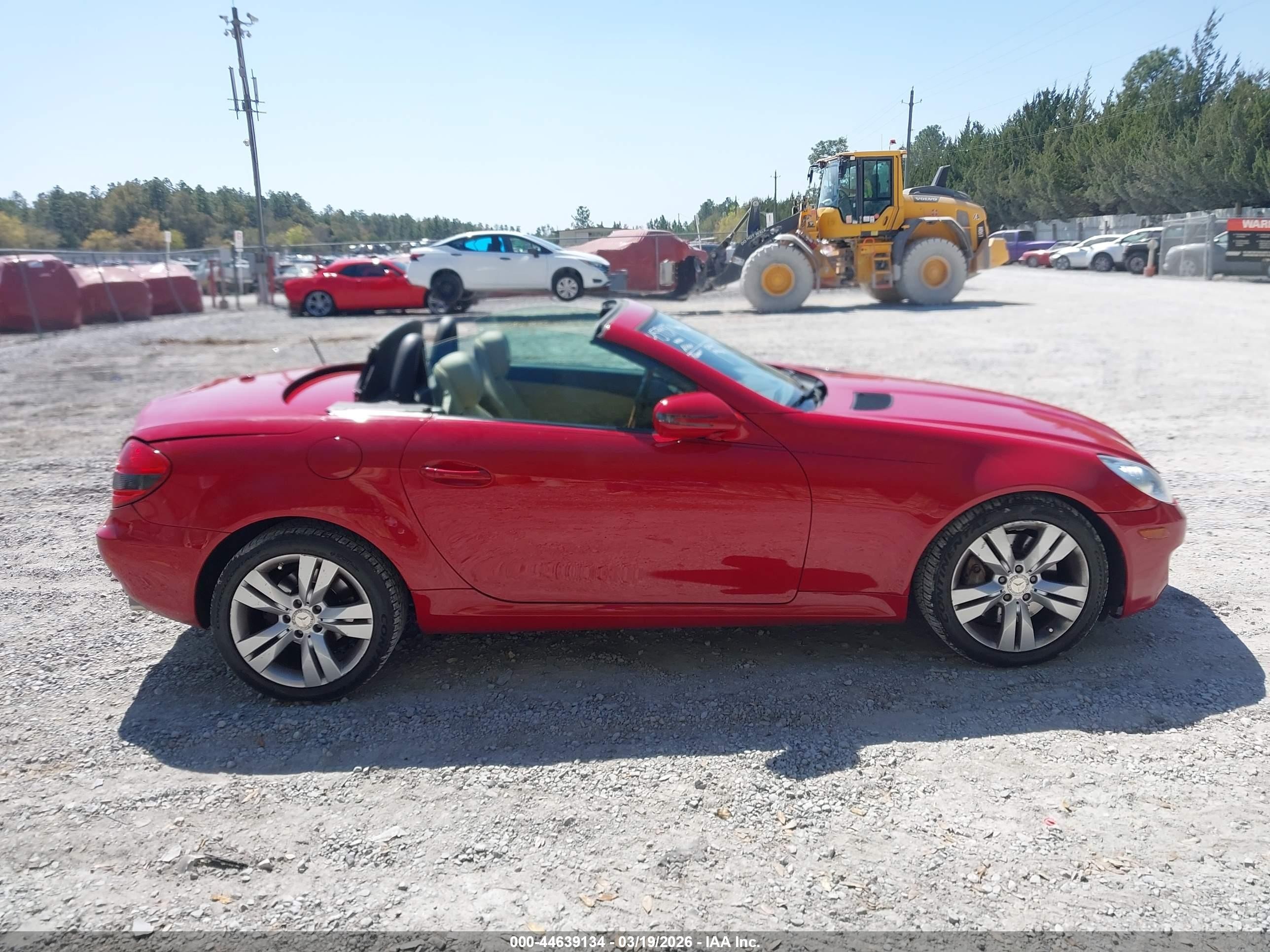 2010 Mercedes-benz Slk 350   Red vin: WDBWK5JA9AF233705