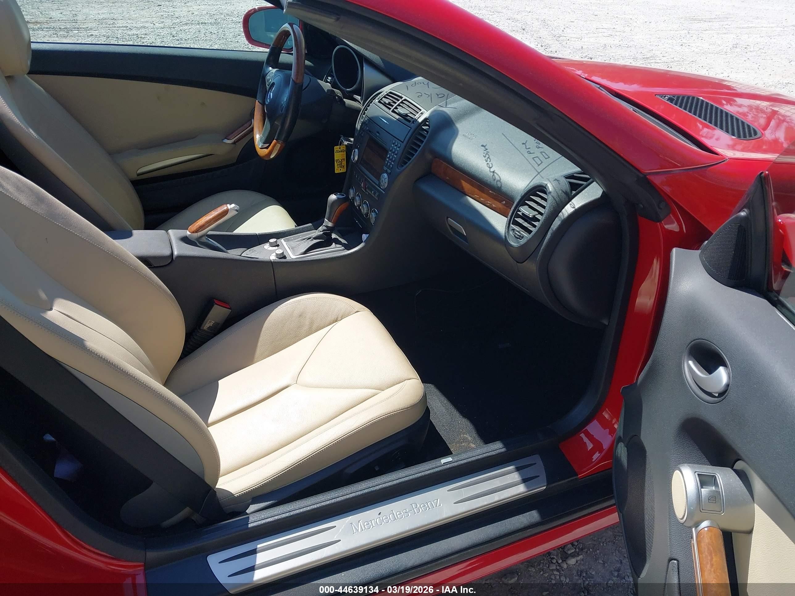 2010 Mercedes-benz Slk 350   Red vin: WDBWK5JA9AF233705