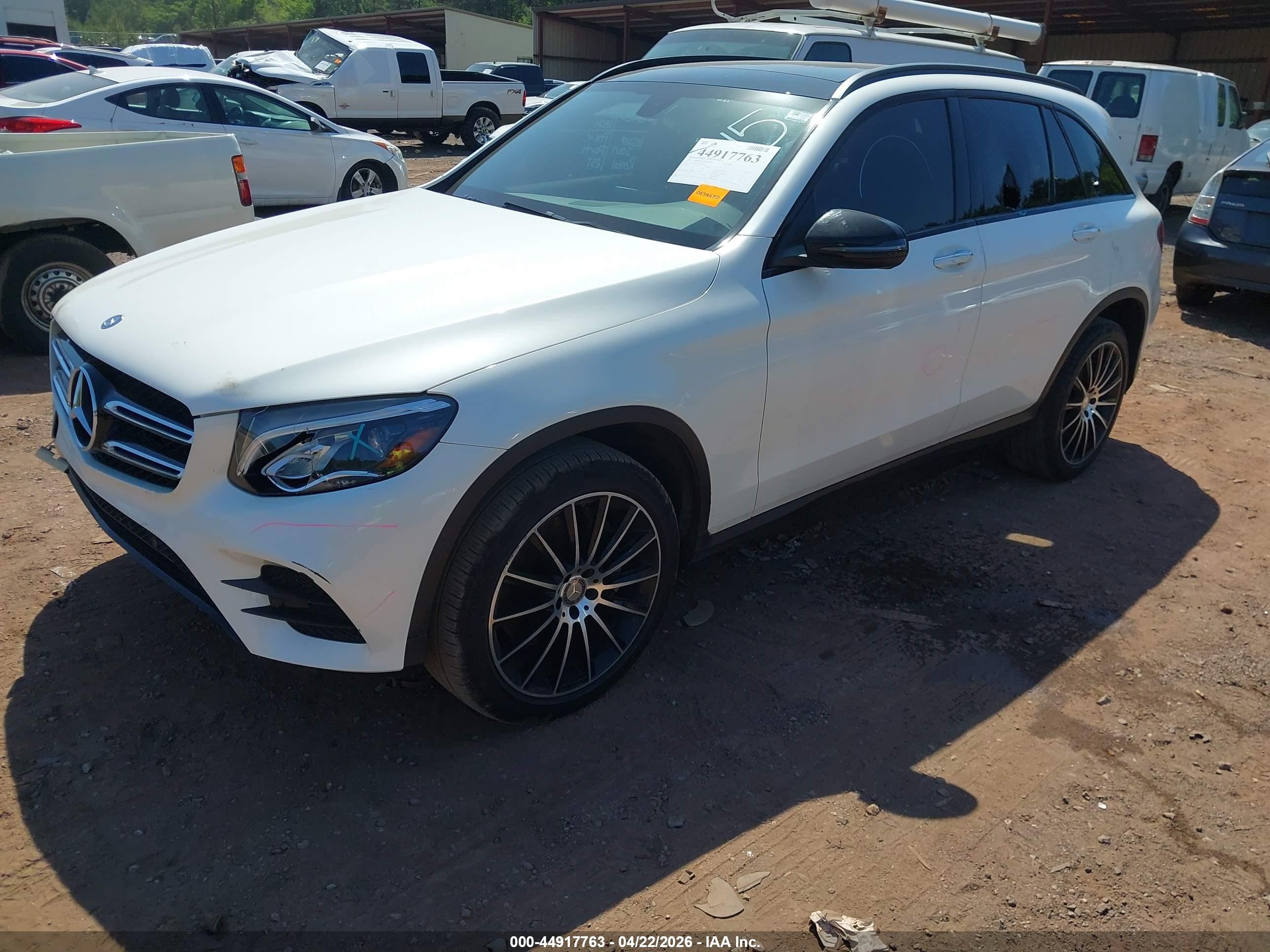 2017 Mercedes-benz Glc 300   White vin: WDC0G4JB1HF134392