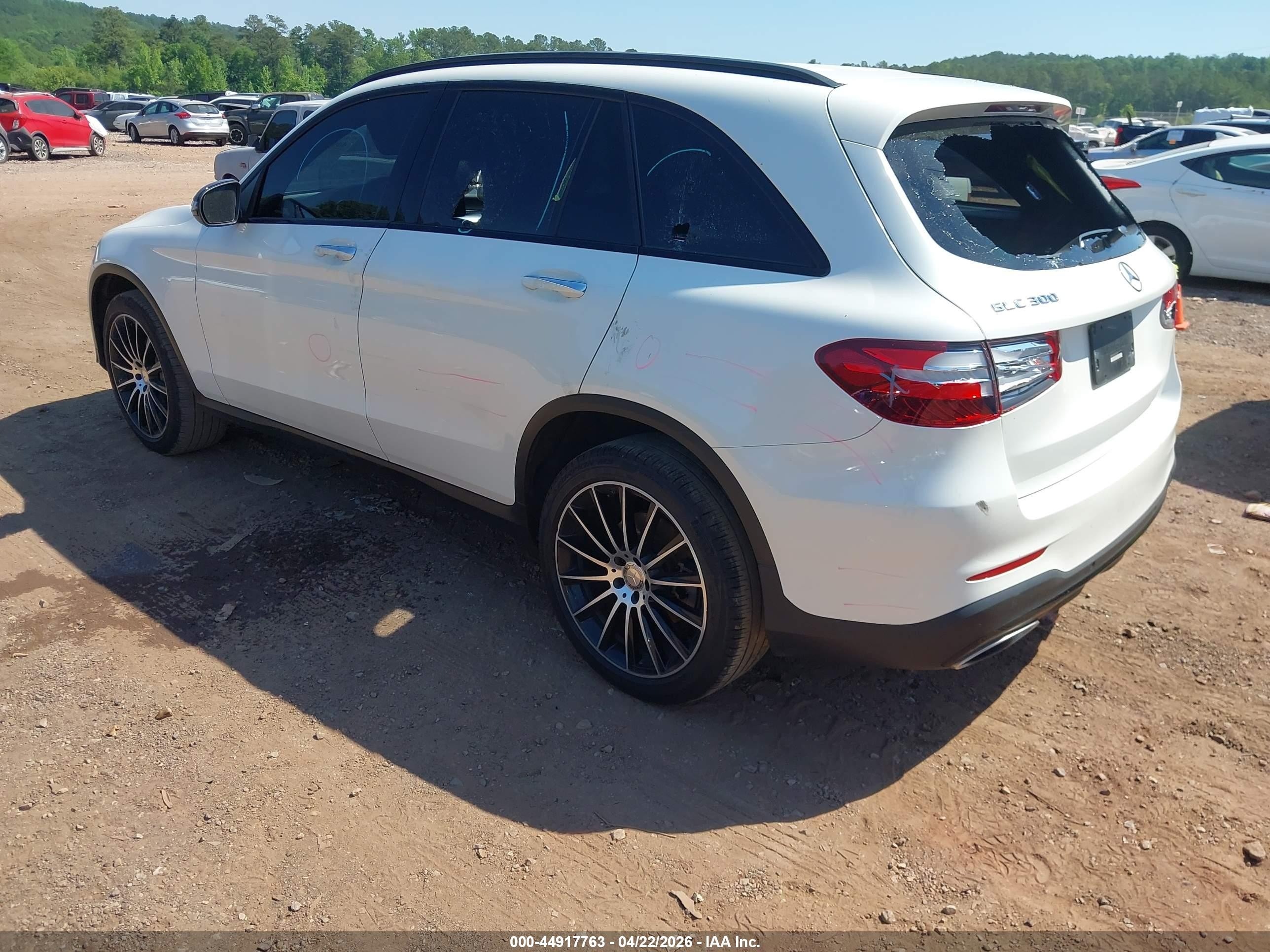 2017 Mercedes-benz Glc 300   White vin: WDC0G4JB1HF134392