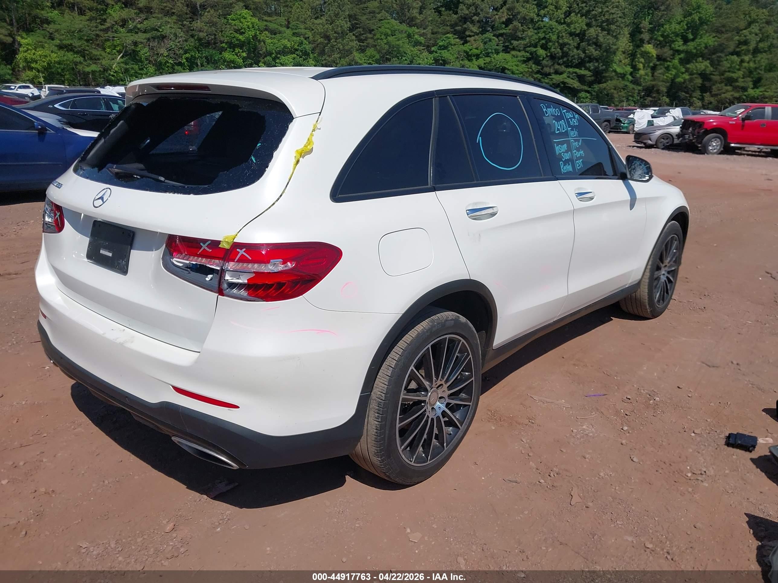 2017 Mercedes-benz Glc 300   White vin: WDC0G4JB1HF134392