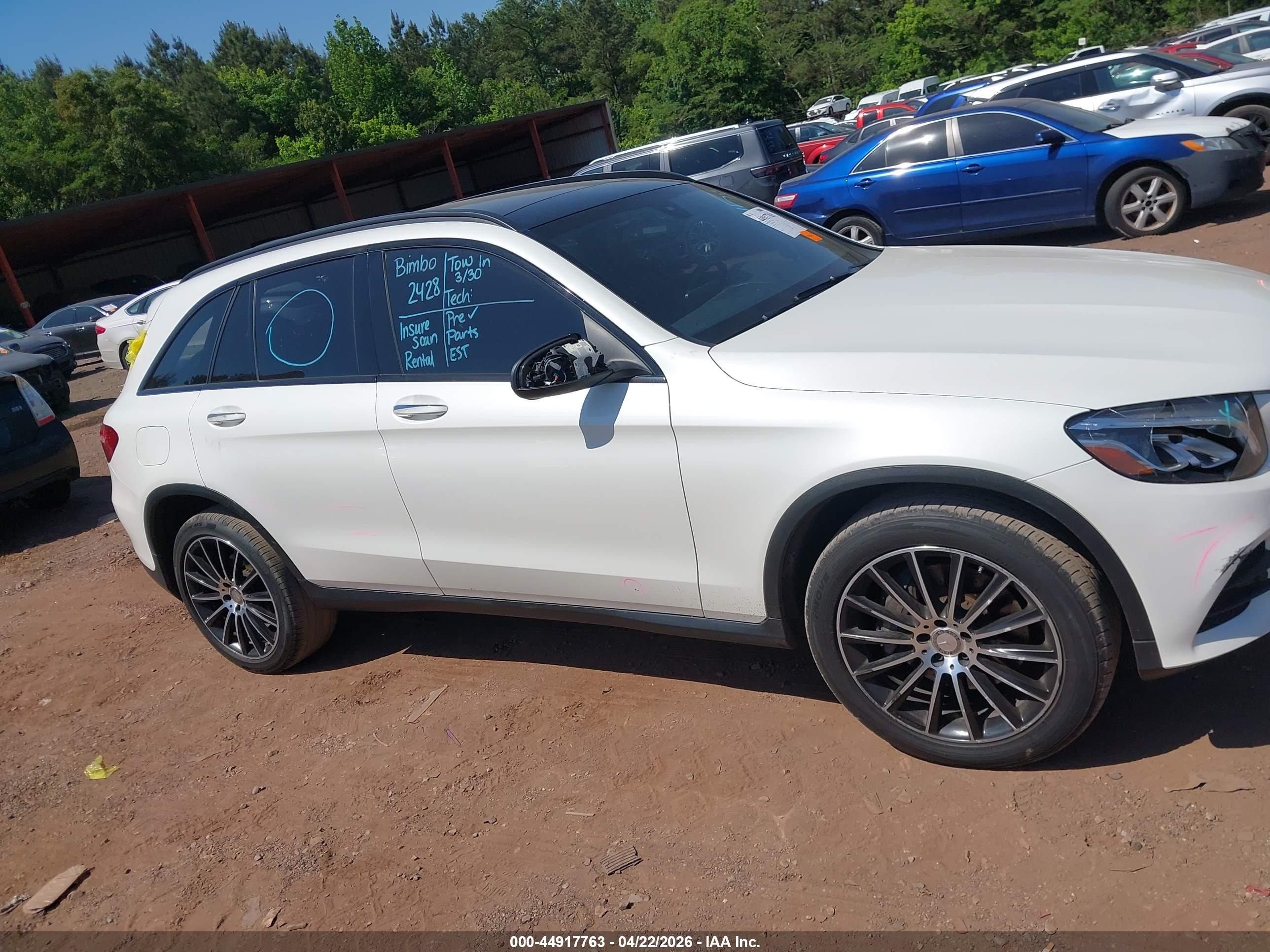 2017 Mercedes-benz Glc 300   White vin: WDC0G4JB1HF134392