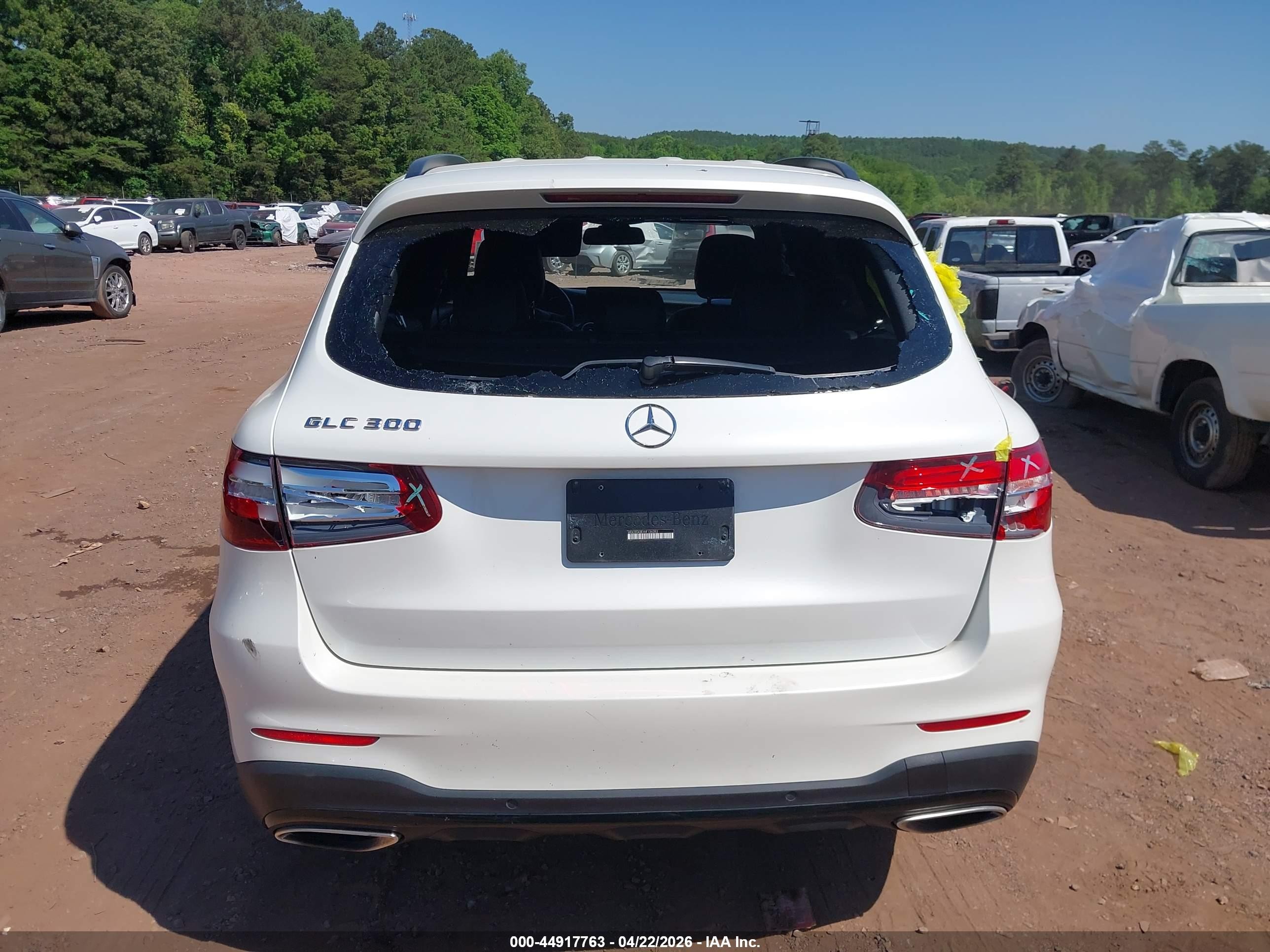 2017 Mercedes-benz Glc 300   White vin: WDC0G4JB1HF134392