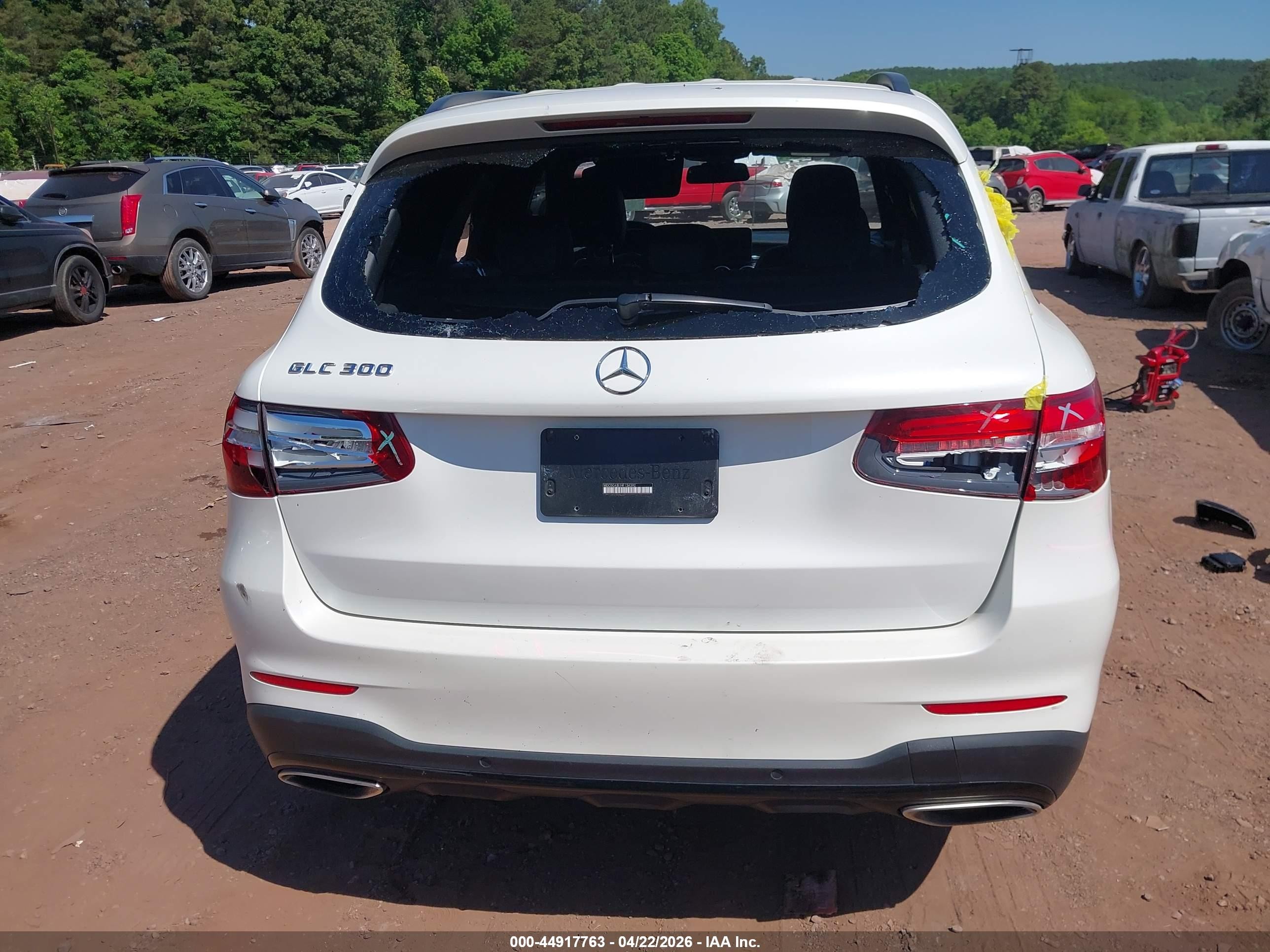 2017 Mercedes-benz Glc 300   White vin: WDC0G4JB1HF134392