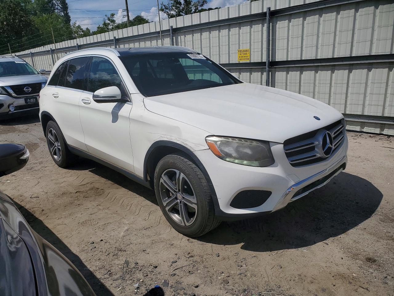 2017 Mercedes-benz Glc 300 White vin: WDC0G4JB1HF190879
