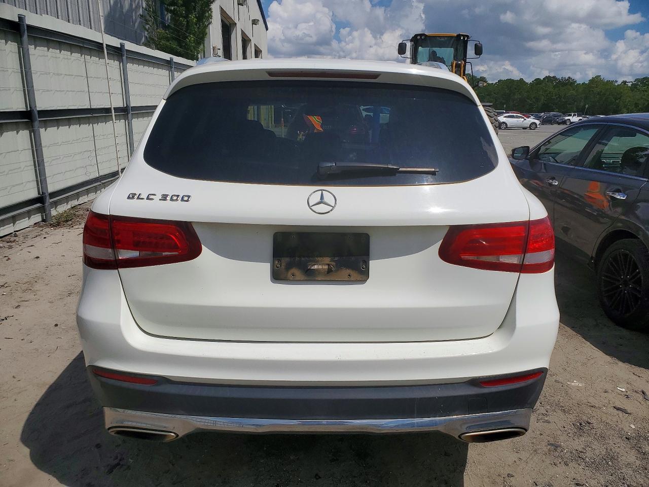 2017 Mercedes-benz Glc 300 White vin: WDC0G4JB1HF190879
