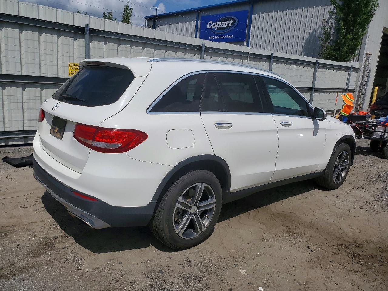 2017 Mercedes-benz Glc 300 White vin: WDC0G4JB1HF190879