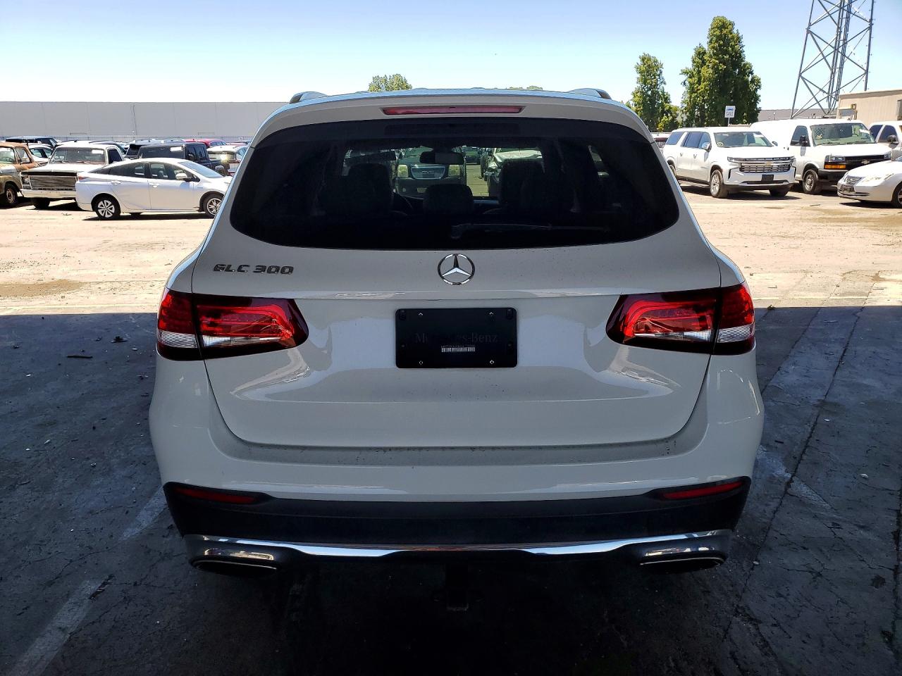 2017 Mercedes-benz Glc 300 White vin: WDC0G4JB1HV011164