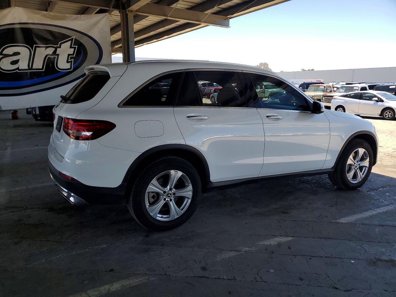 2017 Mercedes-benz Glc 300 White vin: WDC0G4JB1HV011164