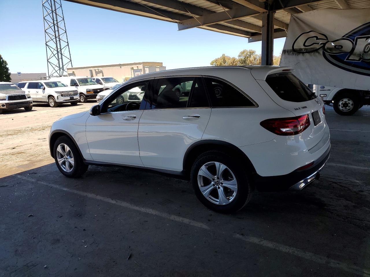 2017 Mercedes-benz Glc 300 White vin: WDC0G4JB1HV011164
