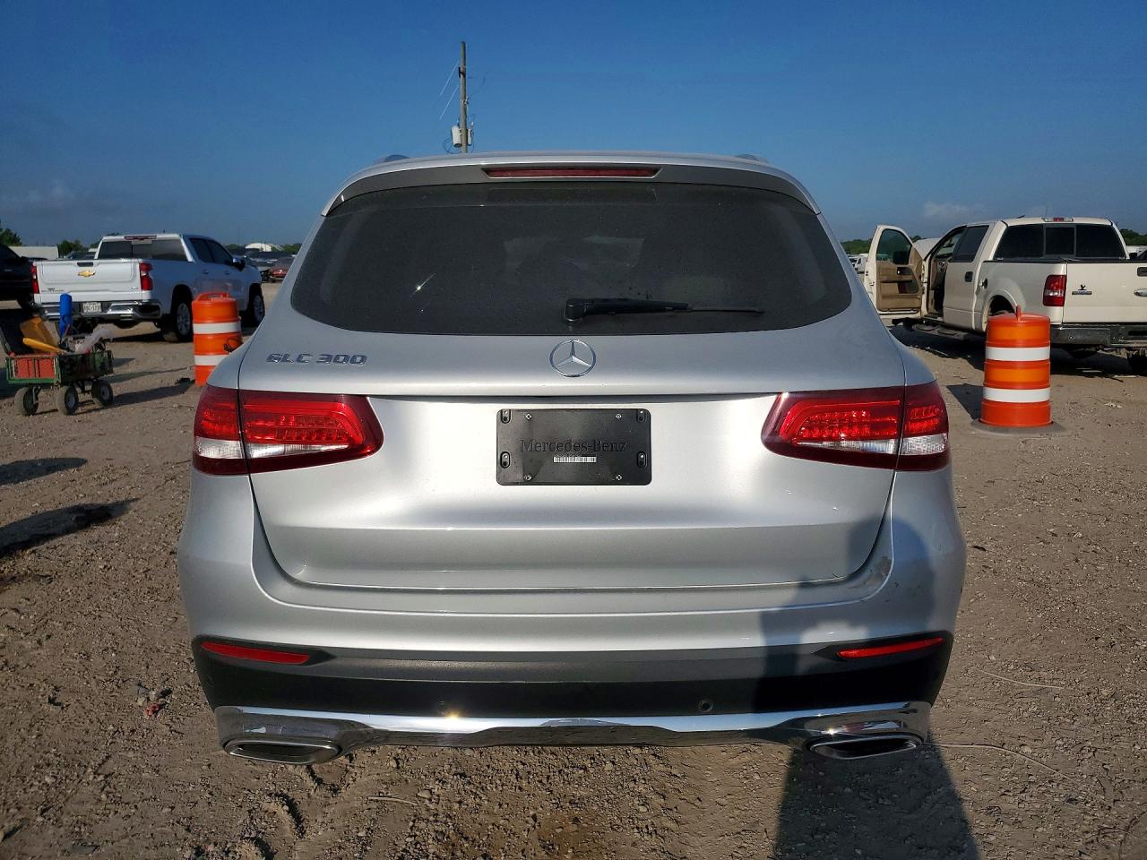 2018 Mercedes-benz Glc 300 Silver vin: WDC0G4JB1JV047524