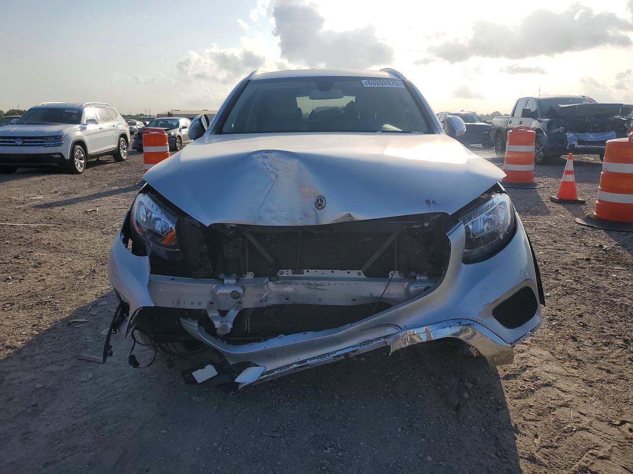2018 Mercedes-benz Glc 300 Silver vin: WDC0G4JB1JV047524